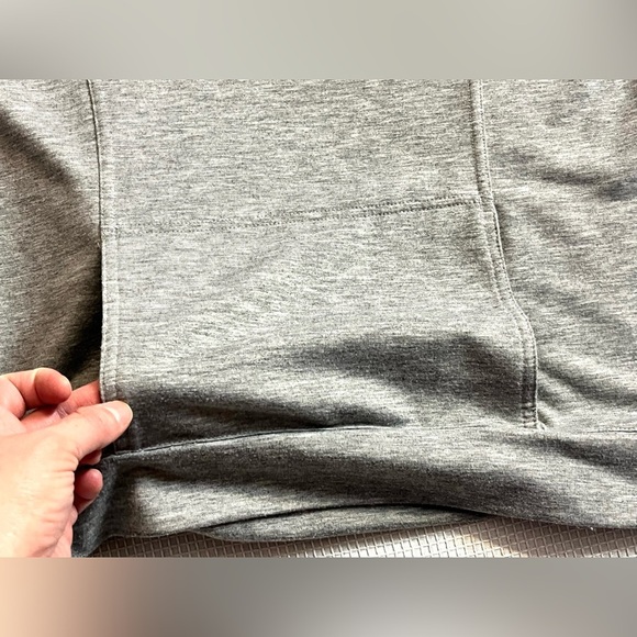 Fabletics Women’s Gray Pullover Long Sleeve Top w Front Pocket Size XS - Picture 5 of 11